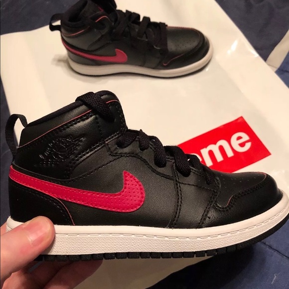 Nike Jordan 1 Black/Gym Red - Picture 2 of 8